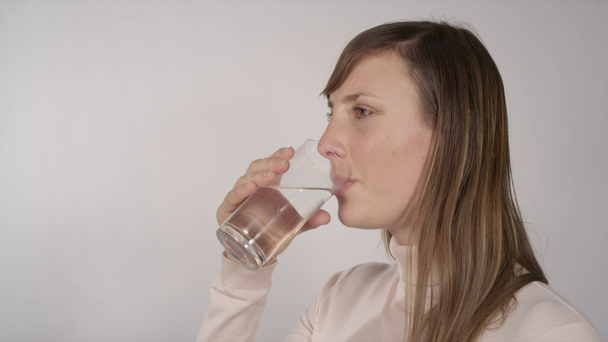 Mulher água potável
 - Filmagem, Vídeo