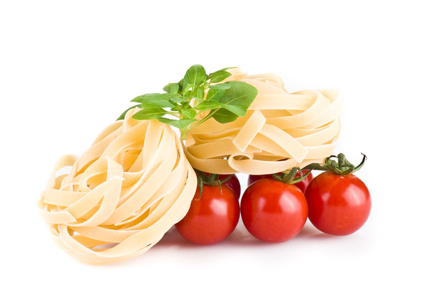 Tagiatelle pasta with tomatoes and basil - Photo, Image