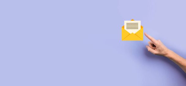 Business man mano mano icona lettera, e-mail icons.Contact noi via e-mail newsletter e proteggere i vostri dati personali da spam mail.Customer servizio call center contattaci Email marketing newsletter - Foto, immagini