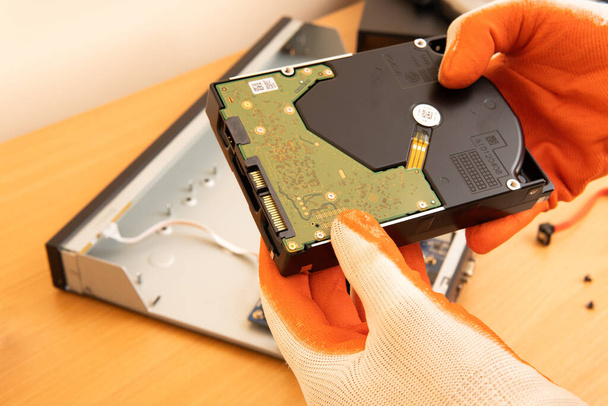 technician or engineer installs hard drive in cctv, cctv system. - 写真・画像