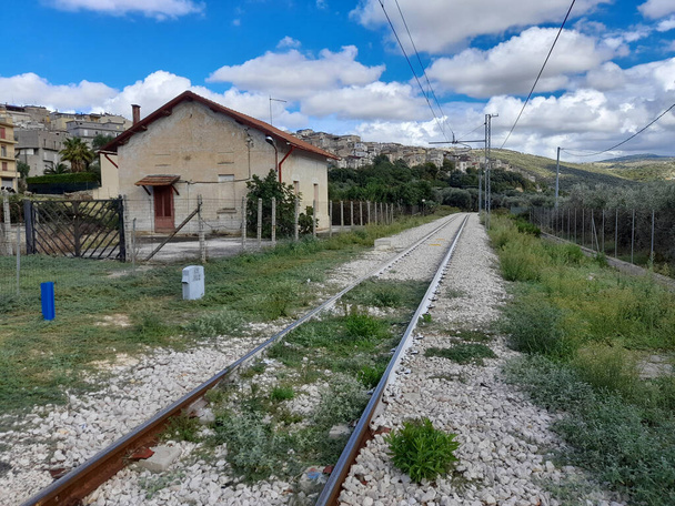 Single train track in a mountain town on the outskirts - Foto, Imagen