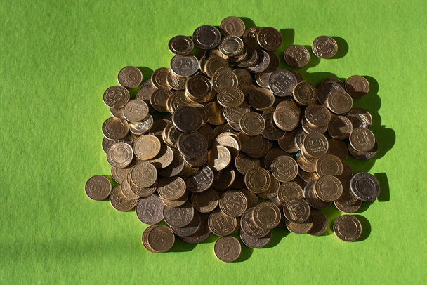 Finanzas, dinero, banca y concepto de negocio w 'th monedas de lira turcas - Foto, imagen