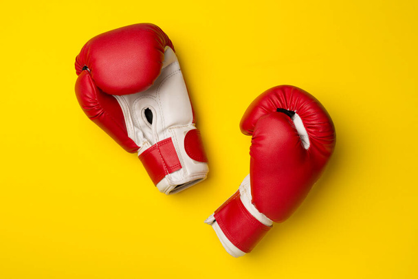 Pair of red boxing gloves on color background. Top view. - Foto, Imagen