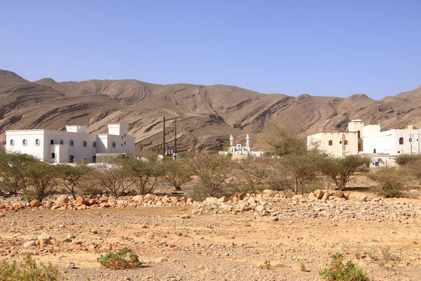 Pequena aldeia perto do Wadi Bani Khalid, Omã - Foto, Imagem