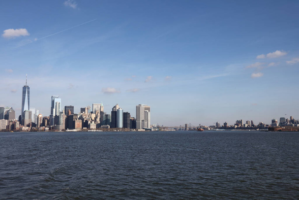 New York und Brooklyn - Skyline / New York and Brooklyn - Skyline / - Foto, Bild