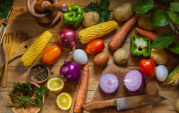 повністю здорова їжа, готова до приготування, свіжі овочі всіх видів
 - Фото, зображення