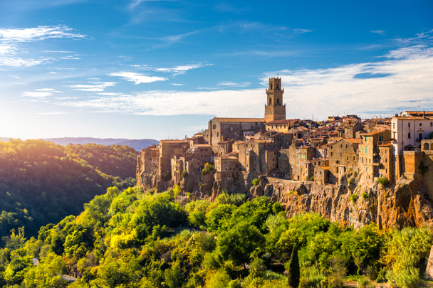 Medieval Pitigliano town over tuff rocks in province of Grosseto, Tuscany, Italy. Pitigliano is a small medieval town in southern Tuscany, Italy. - Φωτογραφία, εικόνα