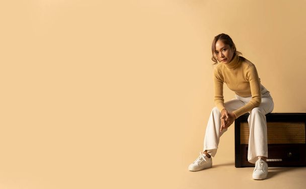 Panoramic shot of fashionable woman in trendy sweater posing on beige background. Beauty and fashion in autumn. - Fotografie, Obrázek