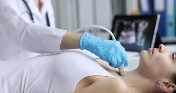 Young woman on ultrasound of the thyroid gland, close-up. Medical examination in clinic, ultrasound scan - Séquence, vidéo