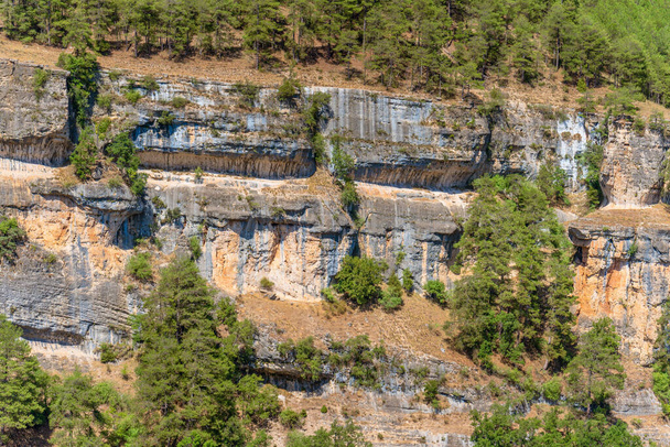 Hiking path known as Escalern la Raya in Una. Serrana de Cuenca Natural Park landscape, Spain - Foto, afbeelding