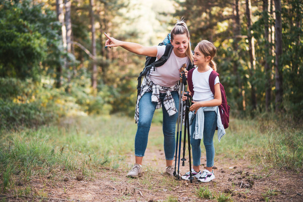 Mother and daughter enjoy hiking together. - Φωτογραφία, εικόνα