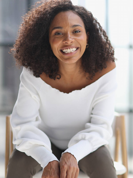 Portrait of an attractive young African American woman - Foto, Imagen