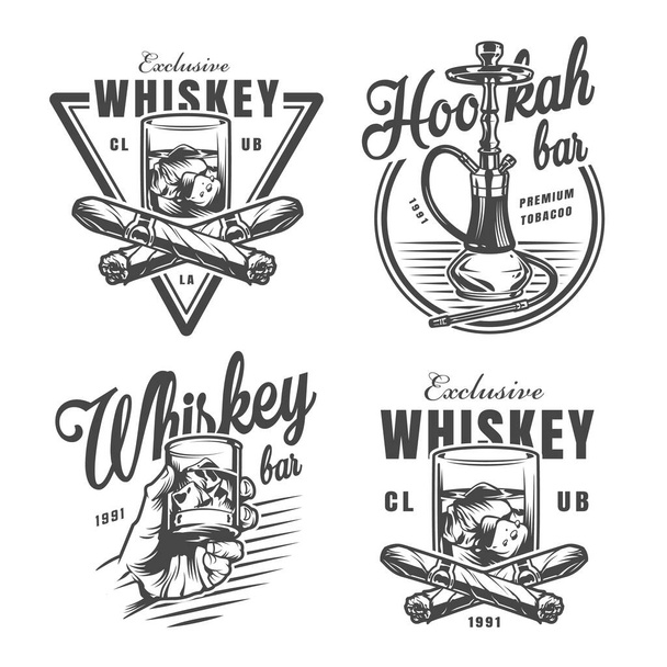 Vintage emblemas de barra de whisky monocromo con vidrio de cubos de hielo de whisky cruzado cigarros y hookah ilustración vectorial aislado - Vector, imagen