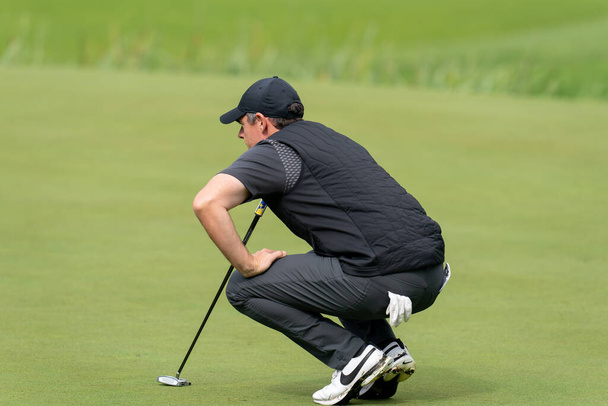 Rory McElroy (NIR) lines up a put on the 18th green during the BMW PGA Championship 2022 day 1 at Wentworth Club, Virginia Water, United Kingdom, 8th September 202 - Photo, Image