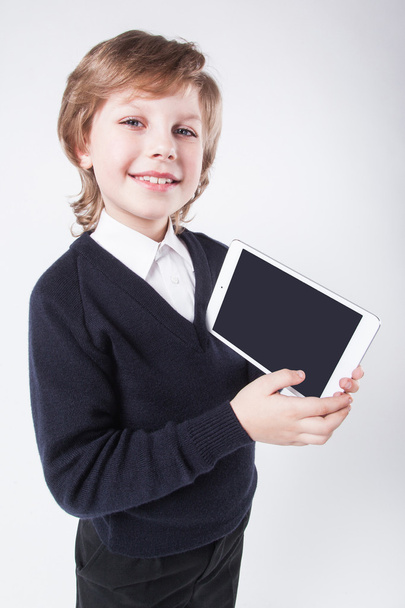 successful young man with a clipboard smiling - Foto, imagen