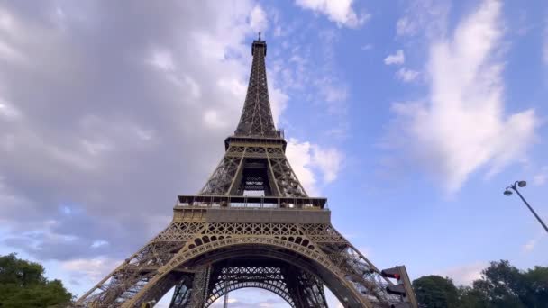 FRANCE, PARIS: Eiffel Tower in the morning time and summertime in Paris, France, horizontal pan. High quality 4k footage - Materiał filmowy, wideo