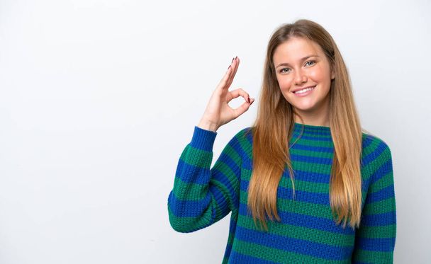 Young caucasian woman isolated on white background showing ok sign with fingers - Foto, immagini