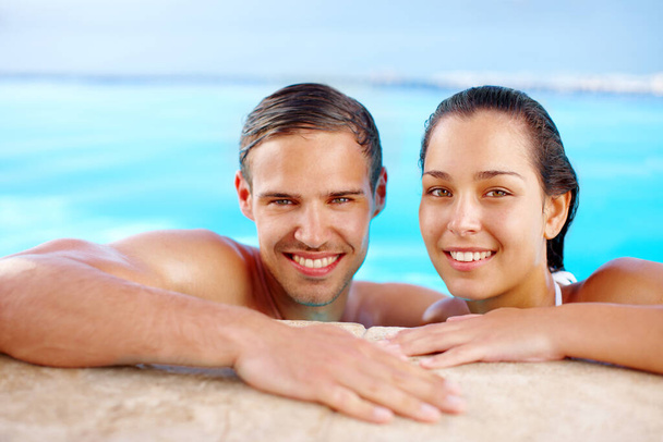 Together in the pool. Gorgeous couple smiling together in the pool - Foto, imagen