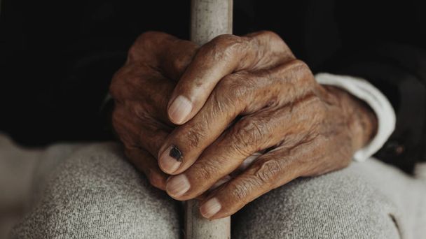 Close up of male wrinkled hands - Фото, изображение
