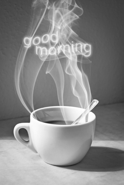 Taza de café con vapor y texto de buenos días
 - Foto, imagen