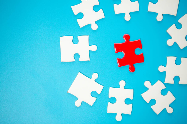 White part of jigsaw puzzle pieces on blue background. concepts of problem solving, business success, teamwork, Team playing jigsaw game incomplete, Texture photo with copy space for text - Valokuva, kuva