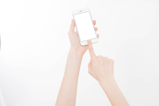 Ruka drží bílý telefon izolovaný na bílé stopě uvnitř. Pohled shora. Vysmívat se.Kopírovat mezer.Template.Prázdné. - Fotografie, Obrázek