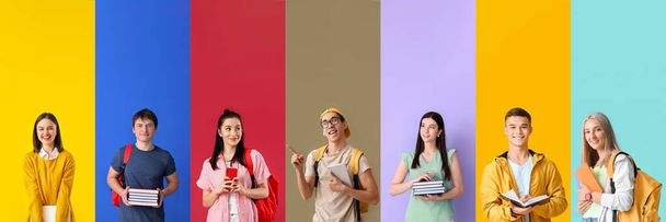 色の背景に学生のグループ - 写真・画像