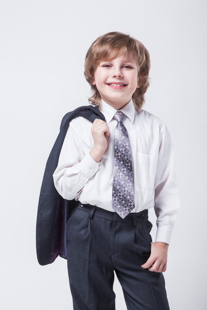 jovem empresário bem sucedido enérgico com um casaco sobre seu sh
 - Foto, Imagem