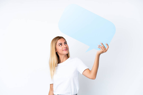 Blonde Uruguayan girl isolated on white background holding an empty speech bubble - Foto, immagini