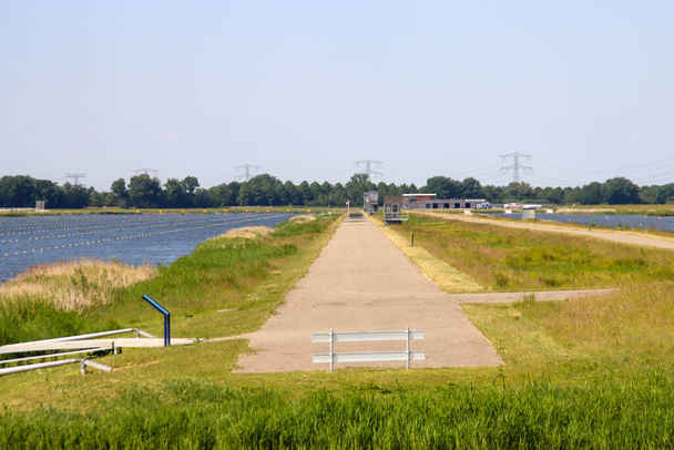 Hollanda 'daki Rotterdam Bölgesi' nde seli önlemek için su deposunda kürek çekme tesisi olarak Willem-Alexanderbaan - Fotoğraf, Görsel