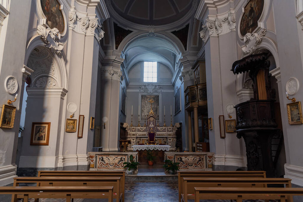 Церква С. Франческо, з прилеглим монастирем Конвентуальних батьків, була побудована в 1256 році і завершена в 1267.На лівому боці є каплиця С. Антоніо, побудована в 1450 році.. - Фото, зображення