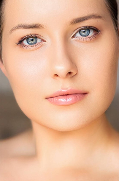 Perfect skin and beauty look, beautiful face of young woman for skincare cosmetics and cosmetology, close-up portrait - Fotografie, Obrázek