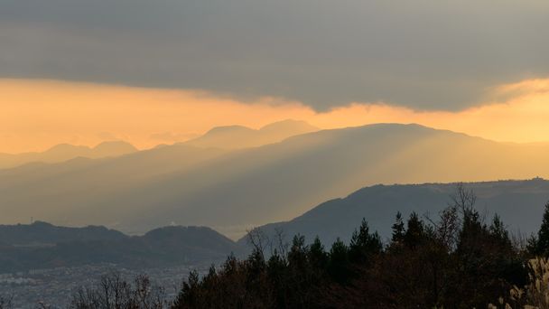 神奈川県で夕暮れ時に和歌山県矢櫃峠からの景観 - 写真・画像