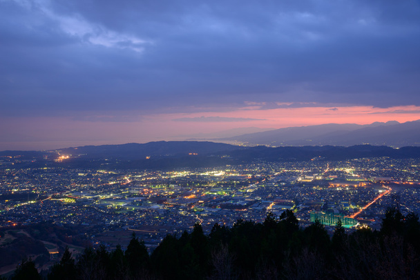 Vue du paysage depuis le col du Yabitsu au crépuscule à Kanagawa, Japon
 - Photo, image