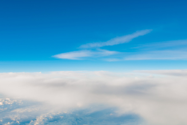 Krásné cirrus mraky proti modré obloze - Fotografie, Obrázek