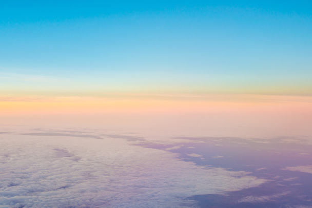 Günbatımı gökyüzü ve bulut arkaplanı - Fotoğraf, Görsel