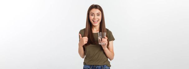 portret atrakcyjny kaukaski kobieta uśmiechający się na wyśmienity białe wody pitnej - Zdjęcie, obraz