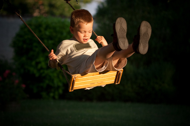 enfant sur swing - Photo, image