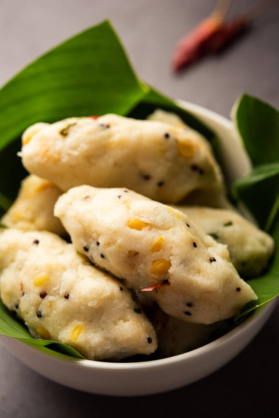 Kozhukatta Pidi jest gotowane na parze przekąski z mąki ryżowej kerala z odciskami palców - Zdjęcie, obraz