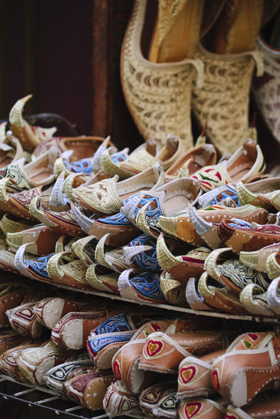 sapatos árabes
 - Foto, Imagem