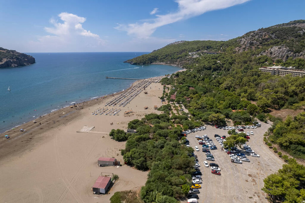 Imágenes aéreas de drones de la playa de Sargerme en Ortaca - Mugla - Turquía. - Foto, imagen
