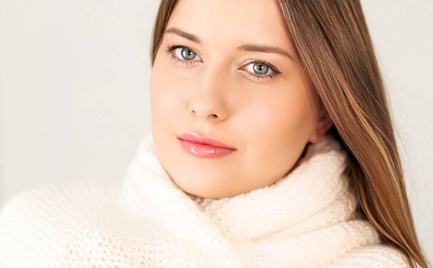 Autumn winter fashion and knitwear, beautiful woman wearing warm knitted scarf, close-up portrait - Photo, image