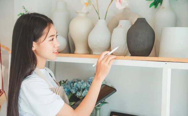 Small business owners online are checking their orders. where customers place orders and check the orders that the customers have ordered of online retailers - online shopping - 写真・画像