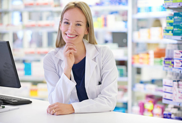 Every customer deserves a smile. Portrait of an attractive pharmacist standing at the prescription counter - Valokuva, kuva