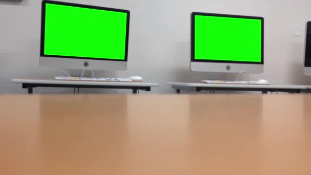 zwei Computer (Desktop) - grüner Bildschirm - Tastatur - Filmmaterial, Video