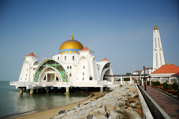 Malacca-szorosba Mosque (Masjid Selat Melaka) Malacca-ban - Fotó, kép