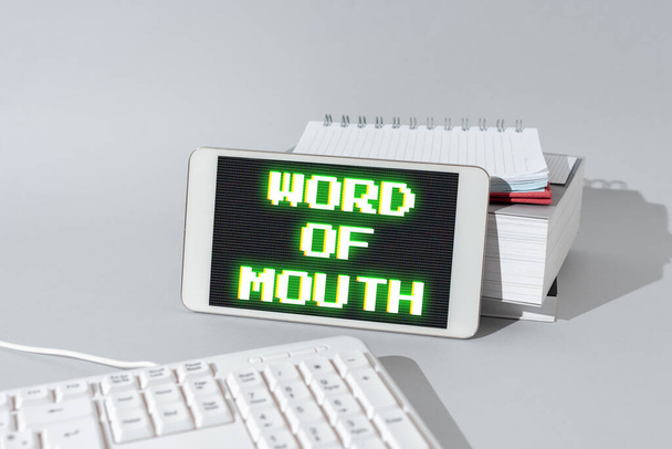 Текст, показывающий вдохновение Word Of Mouth, концепция, означающая устное распространение информации Storytelling Viva Voice - Фото, изображение