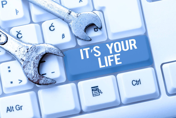 Sinal de escrita de mão It S Your Life, Business idea Você pode tomar sua própria decisão sobre como fazer as coisas e viver - Foto, Imagem