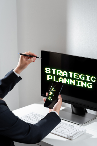 Подпись к концепции Стратегическое планирование Приоритеты деятельности в области организационного управления, приоритеты работы с концепцией организации управления интернетом - Фото, изображение
