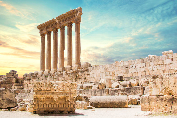 Beautiful view of the Massive columns of the Temple of Jupiter in the ancient city of Baalbek, Lebanon - Fotoğraf, Görsel
